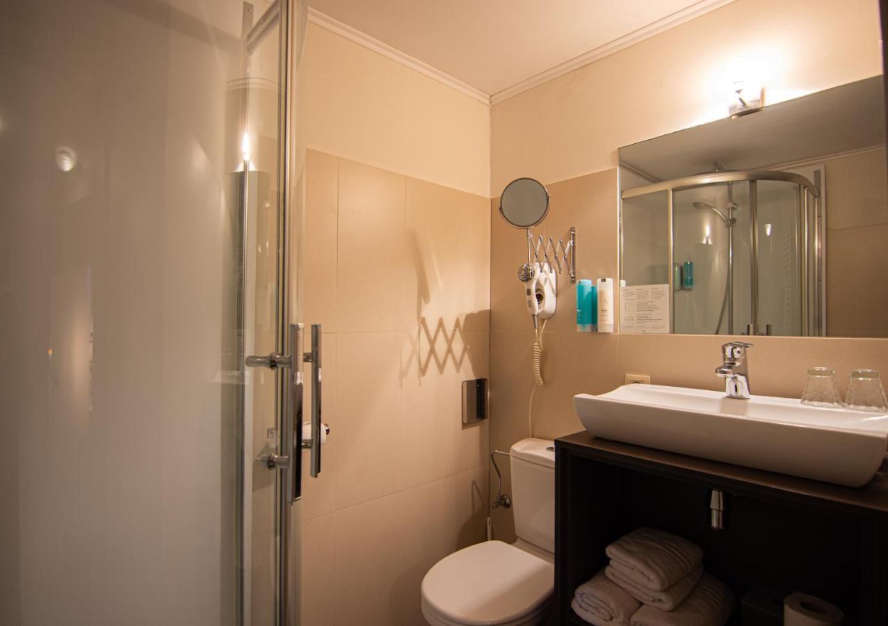 Hotel De Klok Zutendaal Bagian luar foto