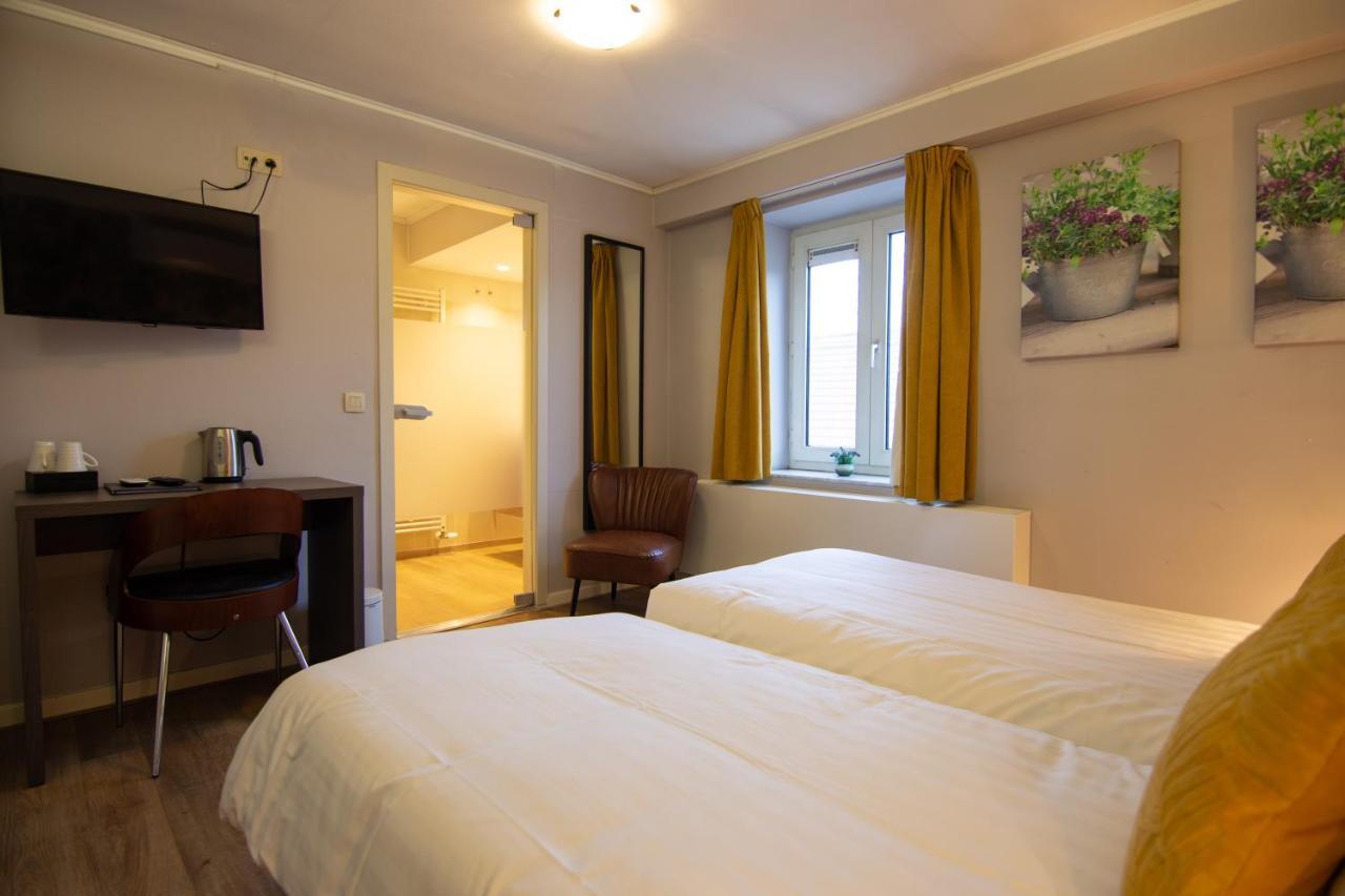 Hotel De Klok Zutendaal Bagian luar foto