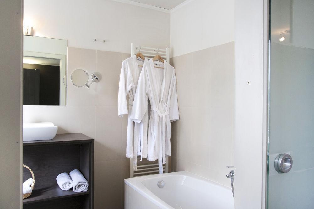 Hotel De Klok Zutendaal Bagian luar foto