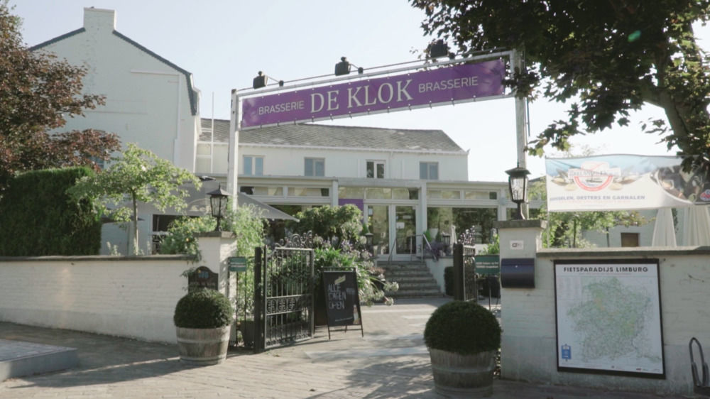 Hotel De Klok Zutendaal Bagian luar foto